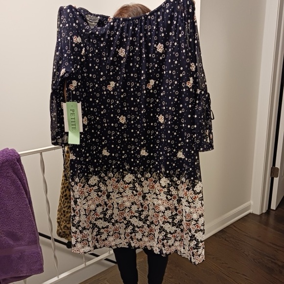 Women dress - Picture 3 of 6